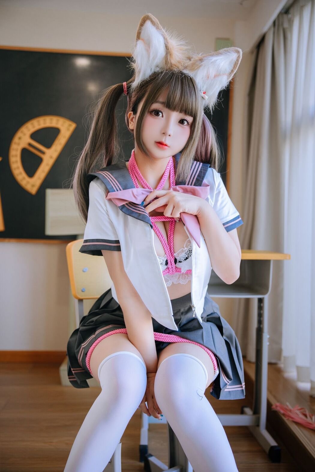 Coser@日奈娇 – 课桌捆绑 Part2