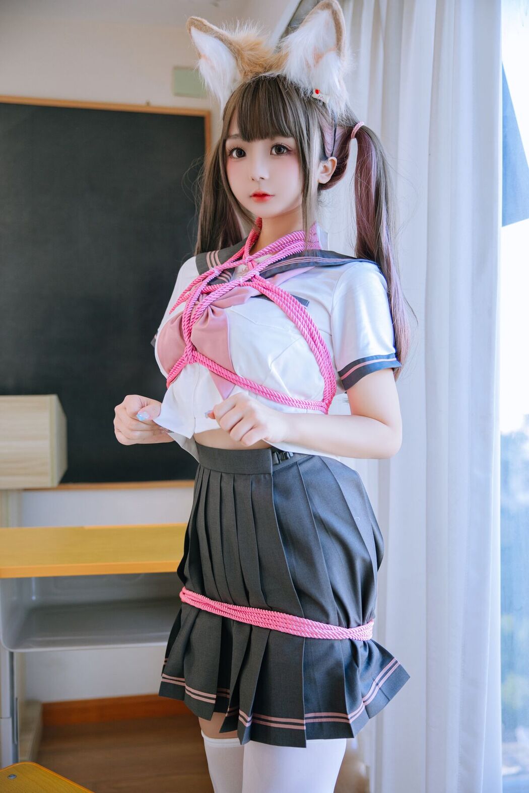 Coser@日奈娇 – 课桌捆绑 Part2