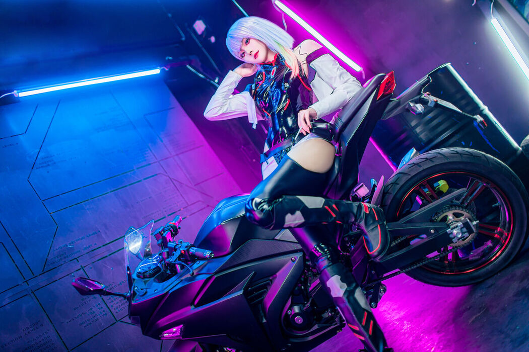 Coser@Natsuko夏夏子 – 赛博朋克边缘行者Lucy