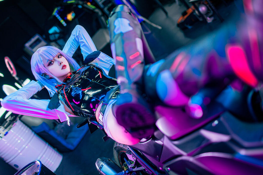 Coser@Natsuko夏夏子 – 赛博朋克边缘行者Lucy