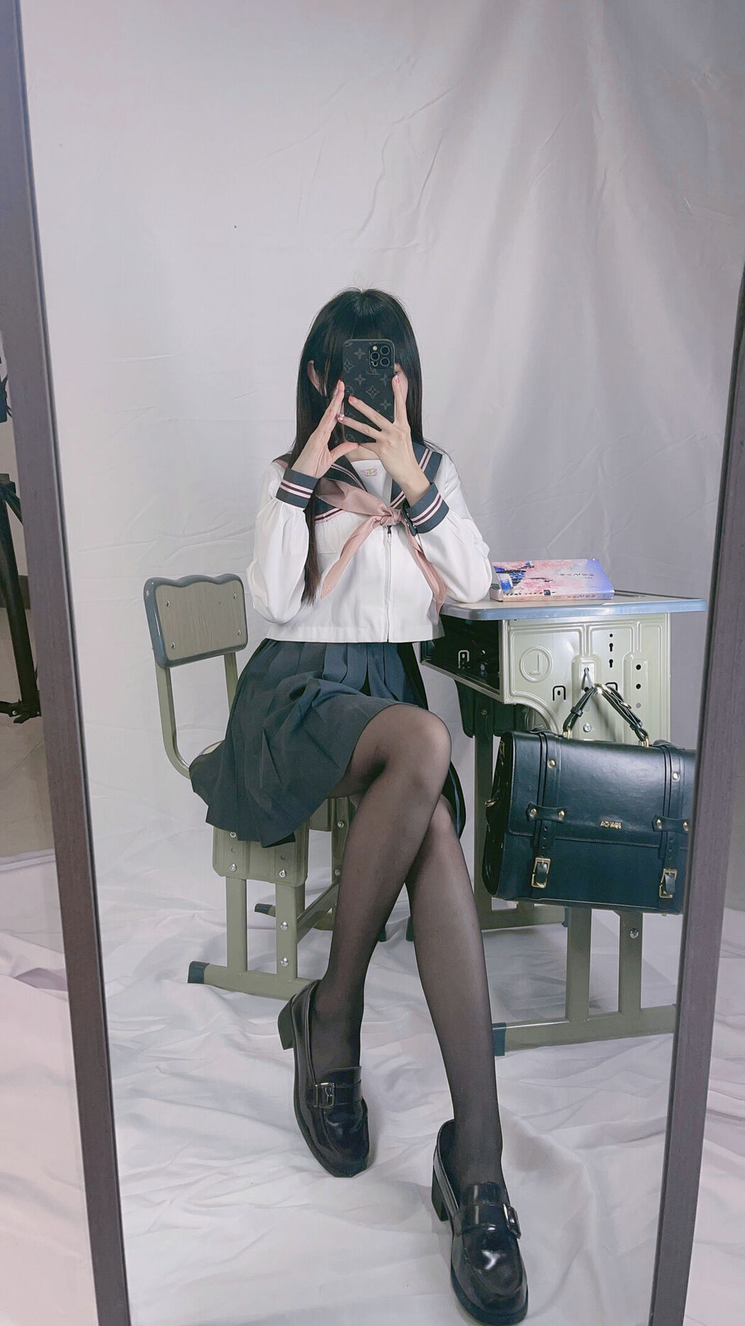 Coser@miko酱ww – mikoの黑丝02 Part1