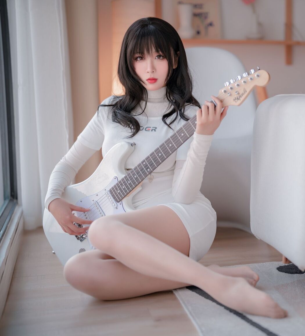 Coser@轩萧学姐 – 吉他妹妹肉丝 Ukelele Sister