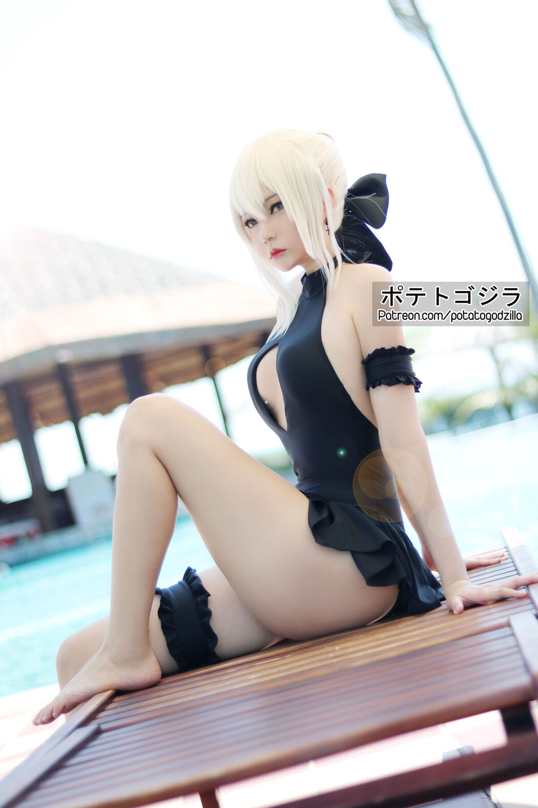Coser@Potato Godzilla – Saber Alter Swimsuit
