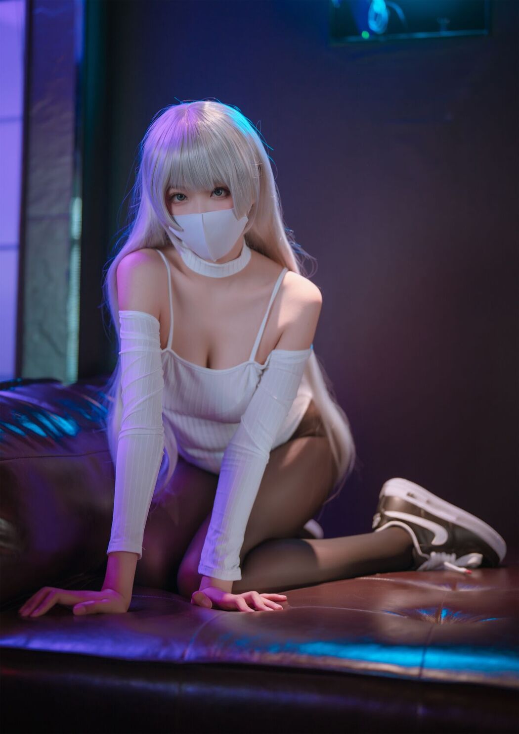 Coser@轩萧学姐 – 高开叉运动鞋 茑