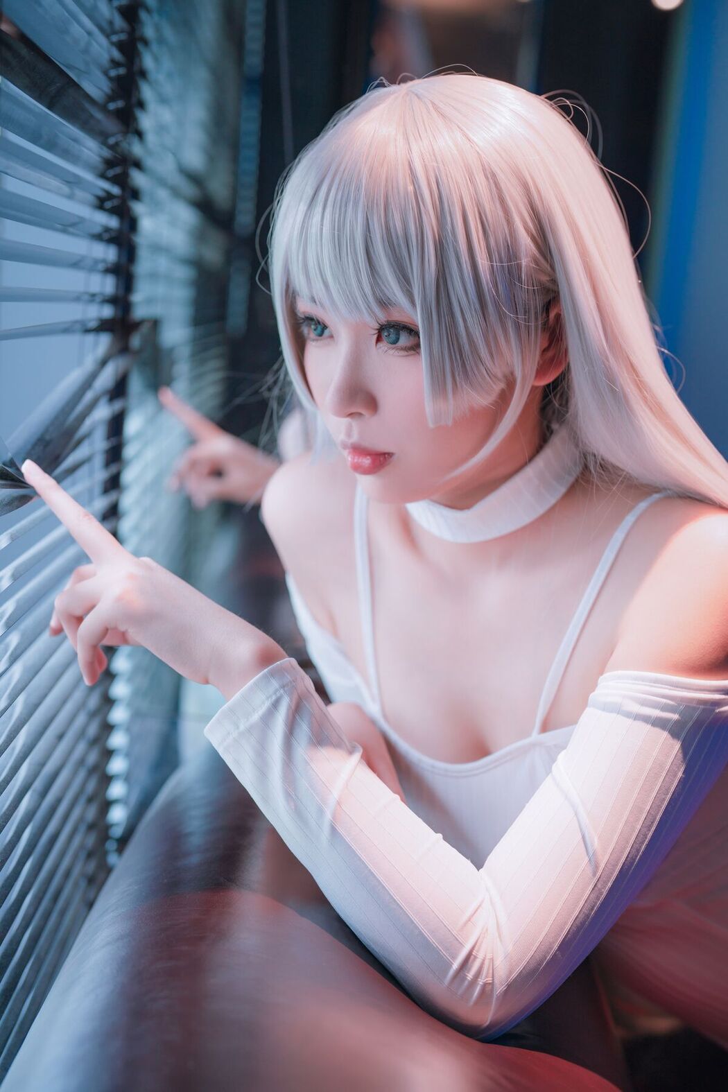 Coser@轩萧学姐 – 高开叉运动鞋 茑