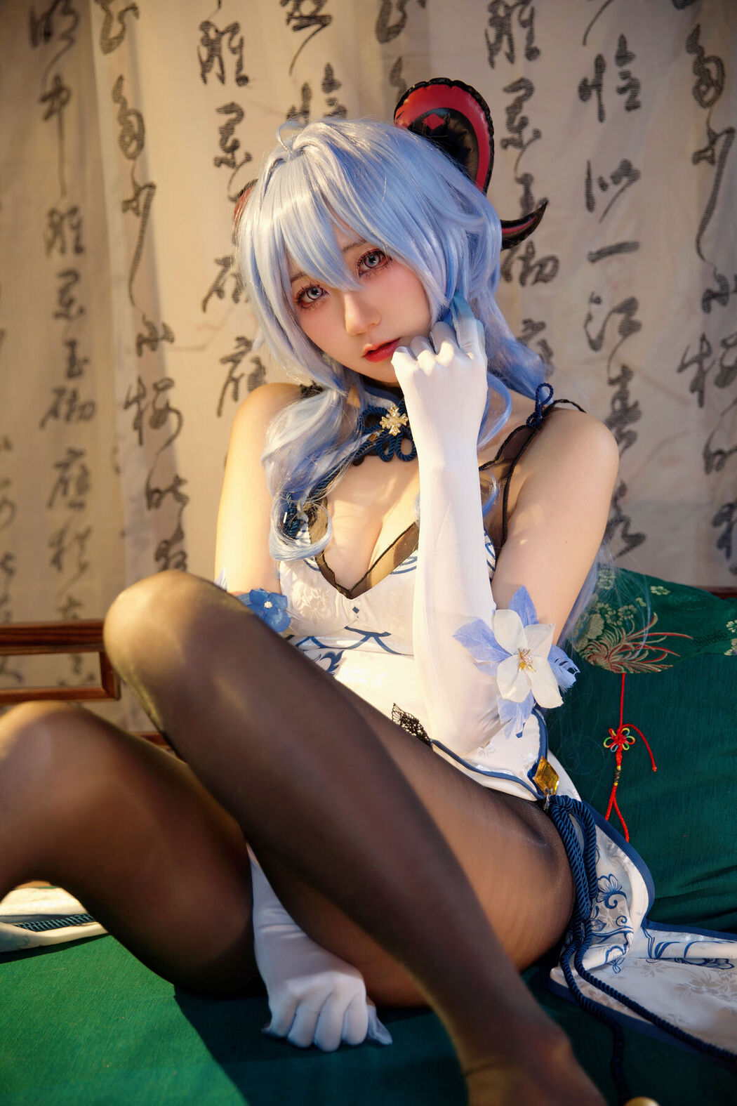 Coser@屑雪雪鸭 – 甘雨青花瓷旗袍