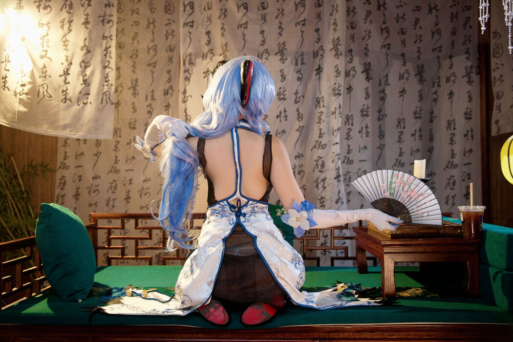 Coser@屑雪雪鸭 – 甘雨青花瓷旗袍