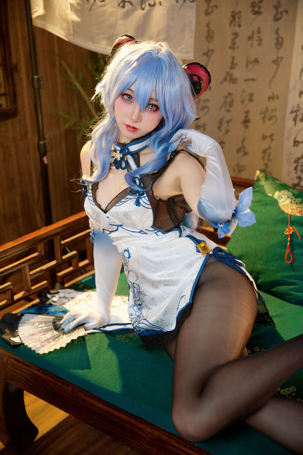 Coser@屑雪雪鸭 – 甘雨青花瓷旗袍