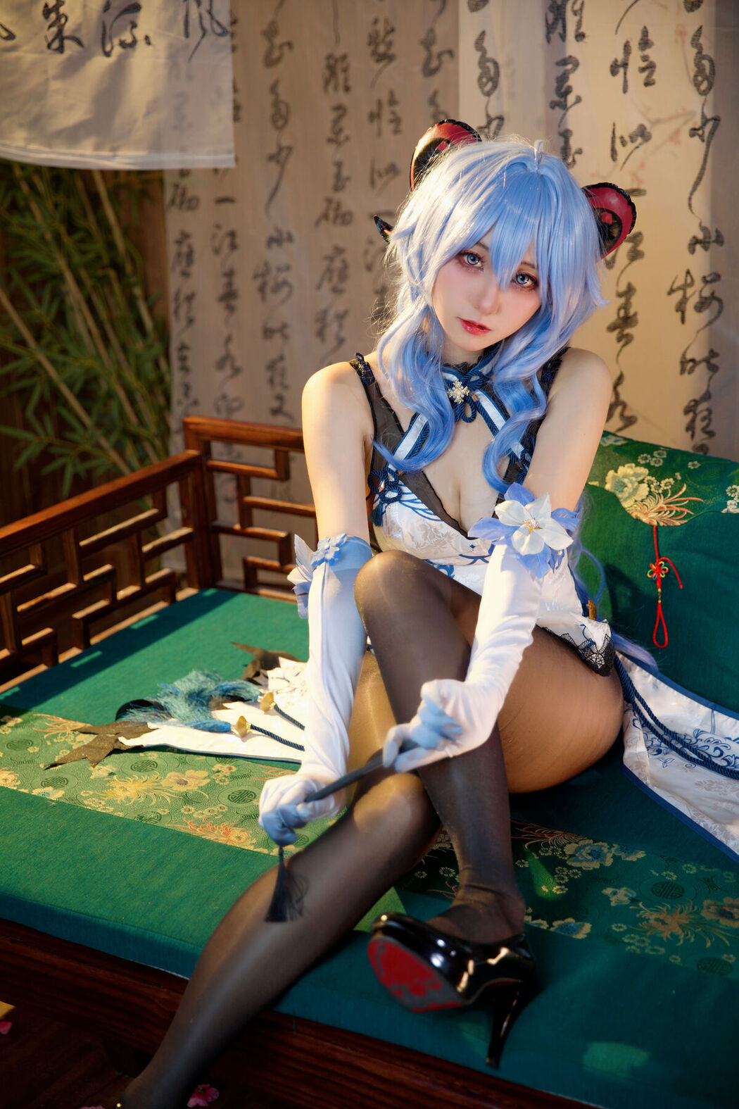 Coser@屑雪雪鸭 – 甘雨青花瓷旗袍