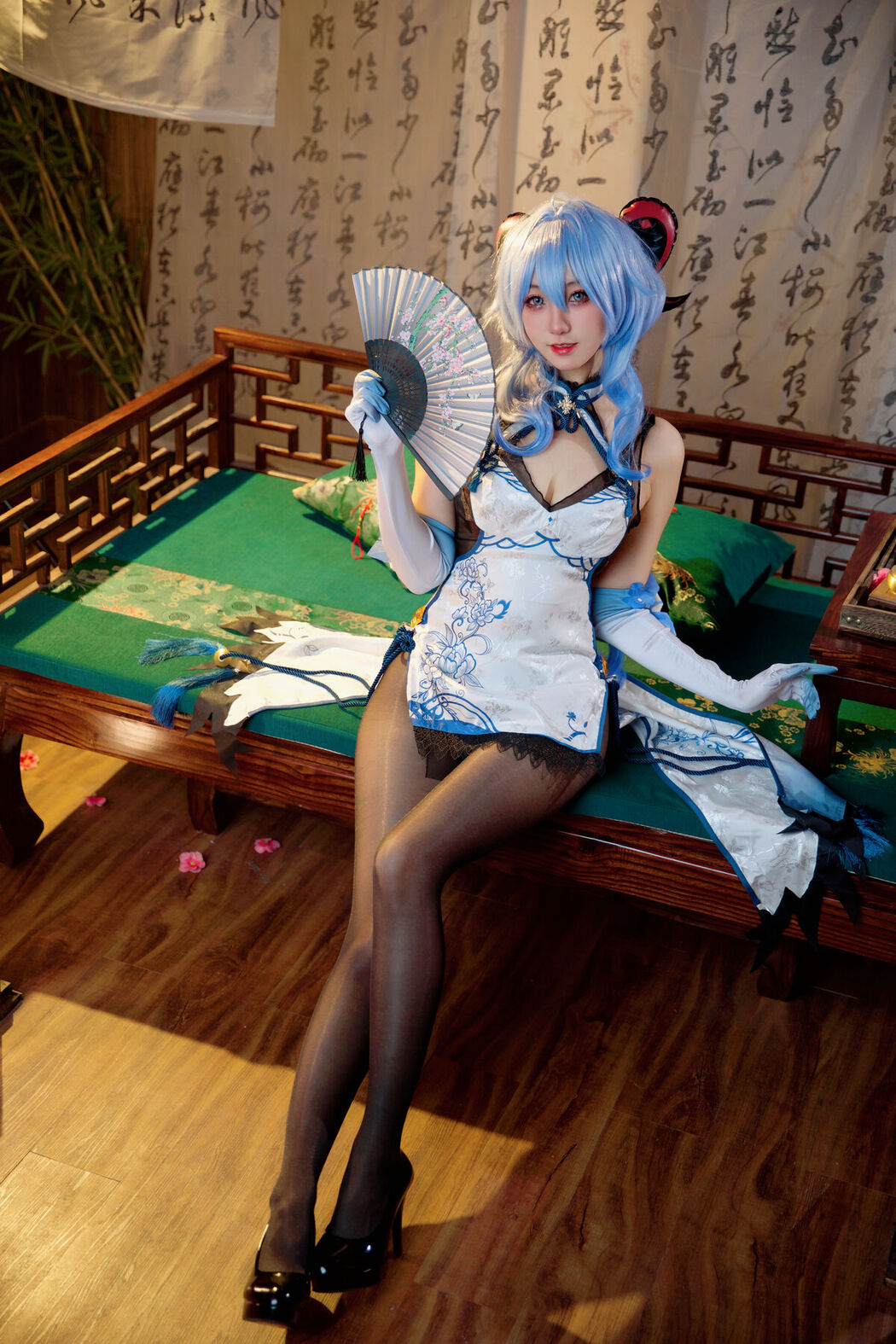 Coser@屑雪雪鸭 – 甘雨青花瓷旗袍