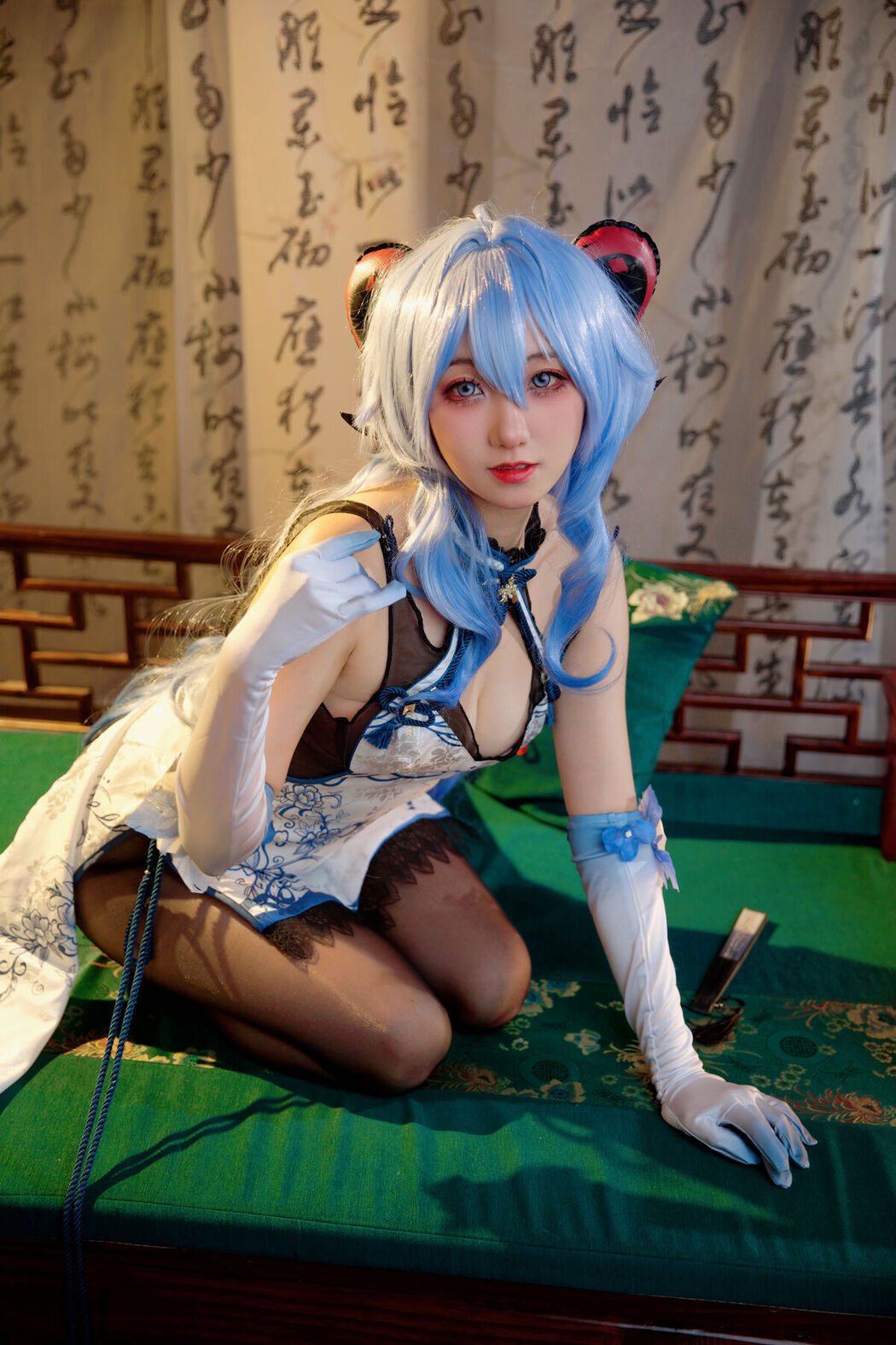 Coser@屑雪雪鸭 – 甘雨青花瓷旗袍