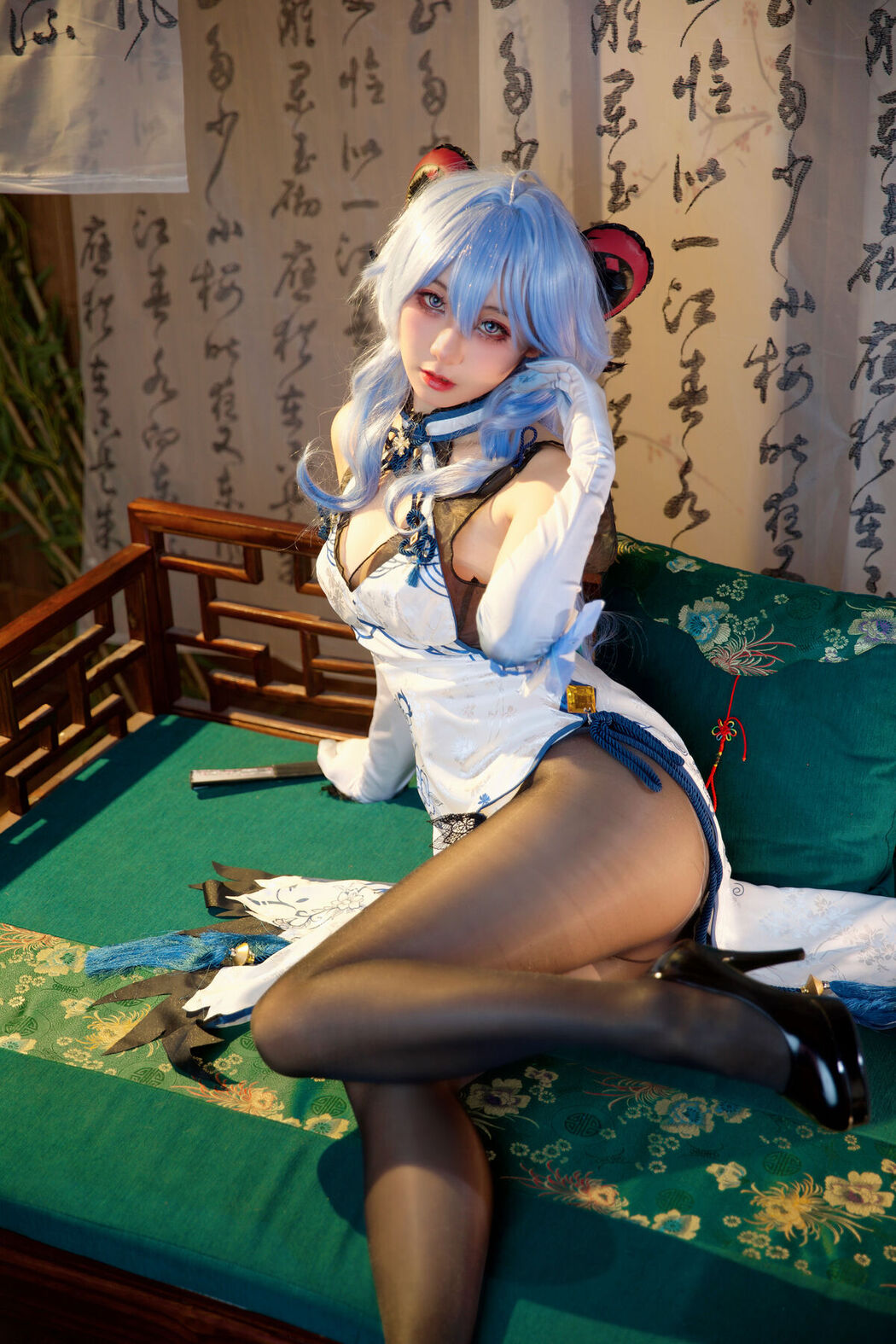 Coser@屑雪雪鸭 – 甘雨青花瓷旗袍