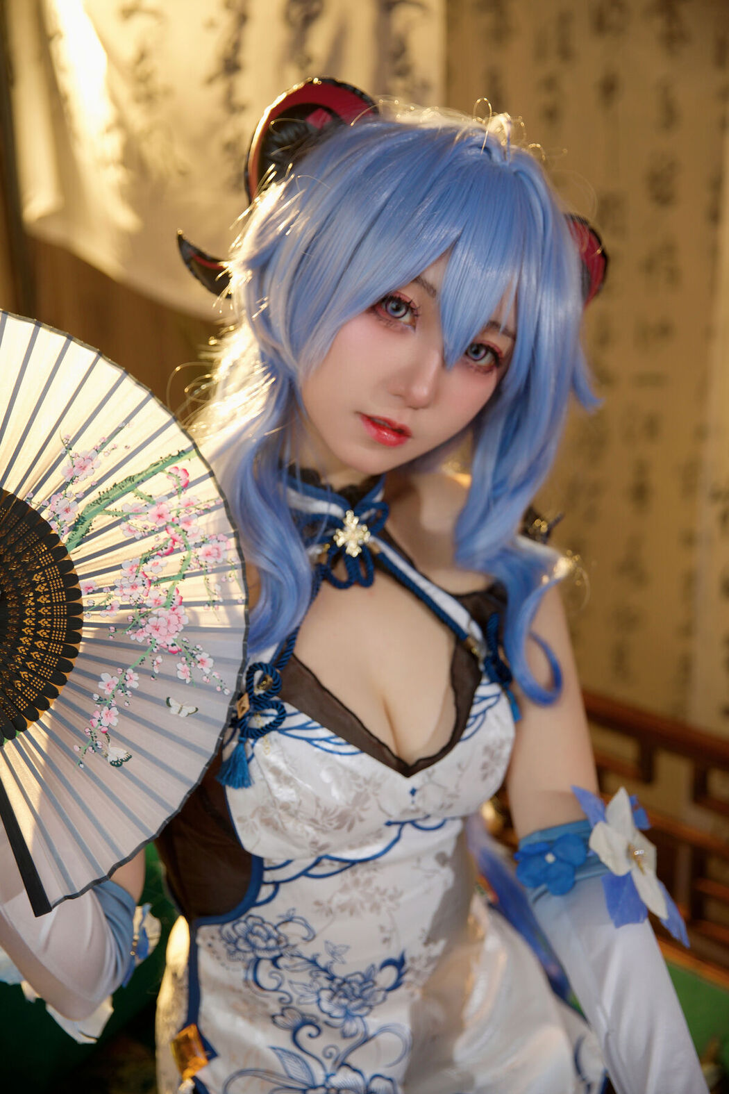 Coser@屑雪雪鸭 – 甘雨青花瓷旗袍