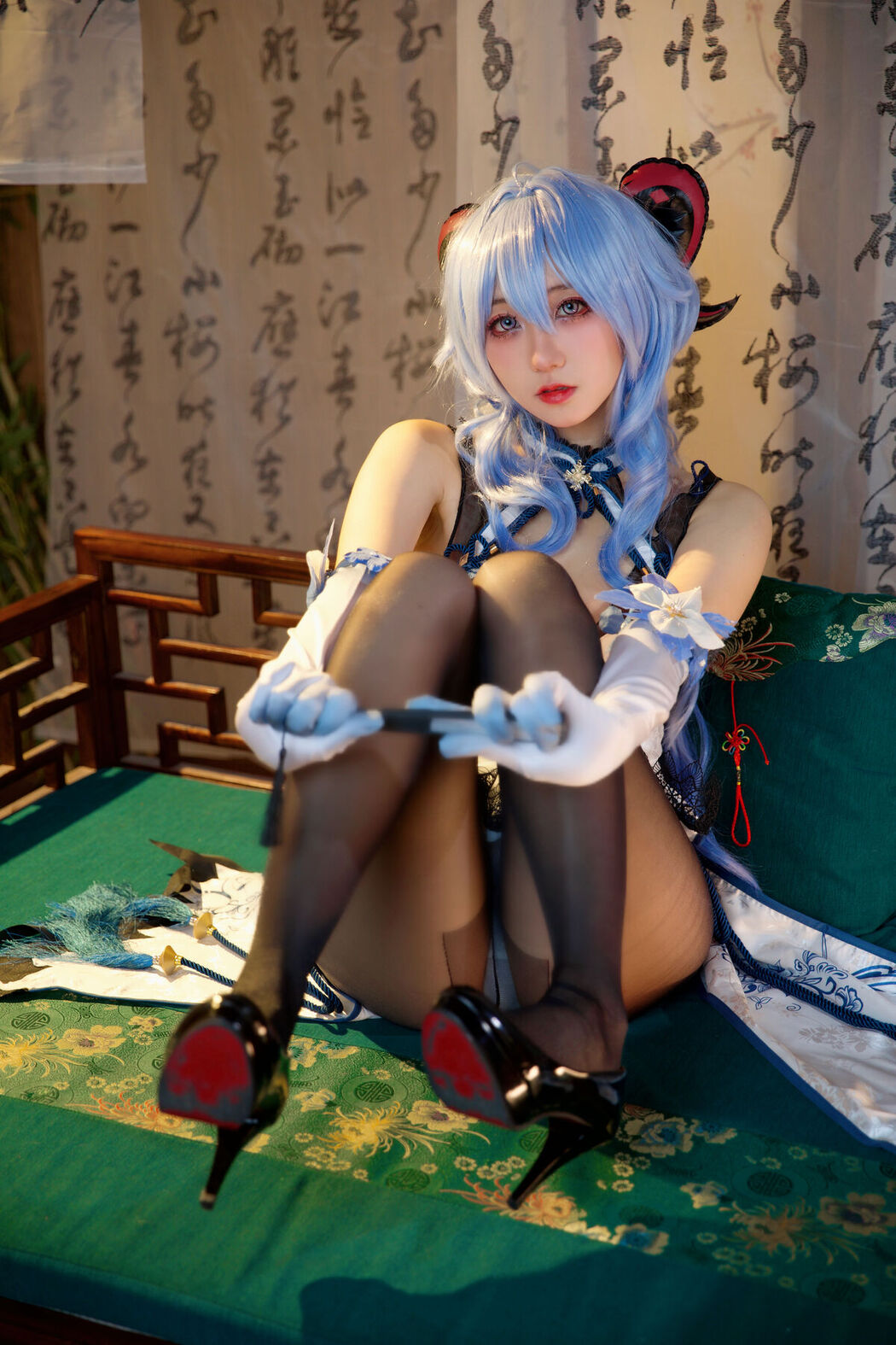 Coser@屑雪雪鸭 – 甘雨青花瓷旗袍