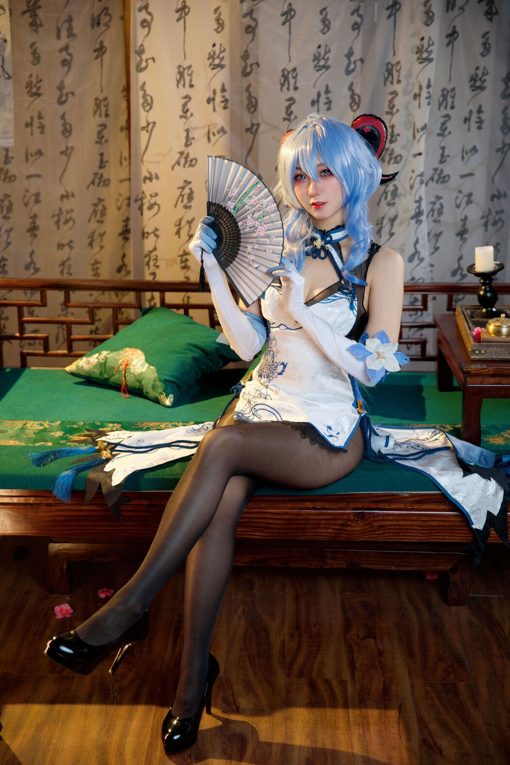 Coser@屑雪雪鸭 – 甘雨青花瓷旗袍