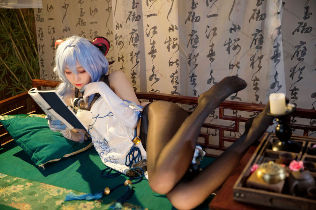 Coser@屑雪雪鸭 – 甘雨青花瓷旗袍