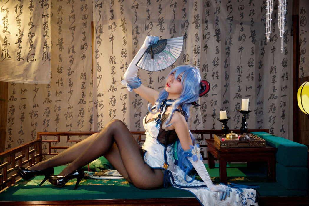 Coser@屑雪雪鸭 – 甘雨青花瓷旗袍