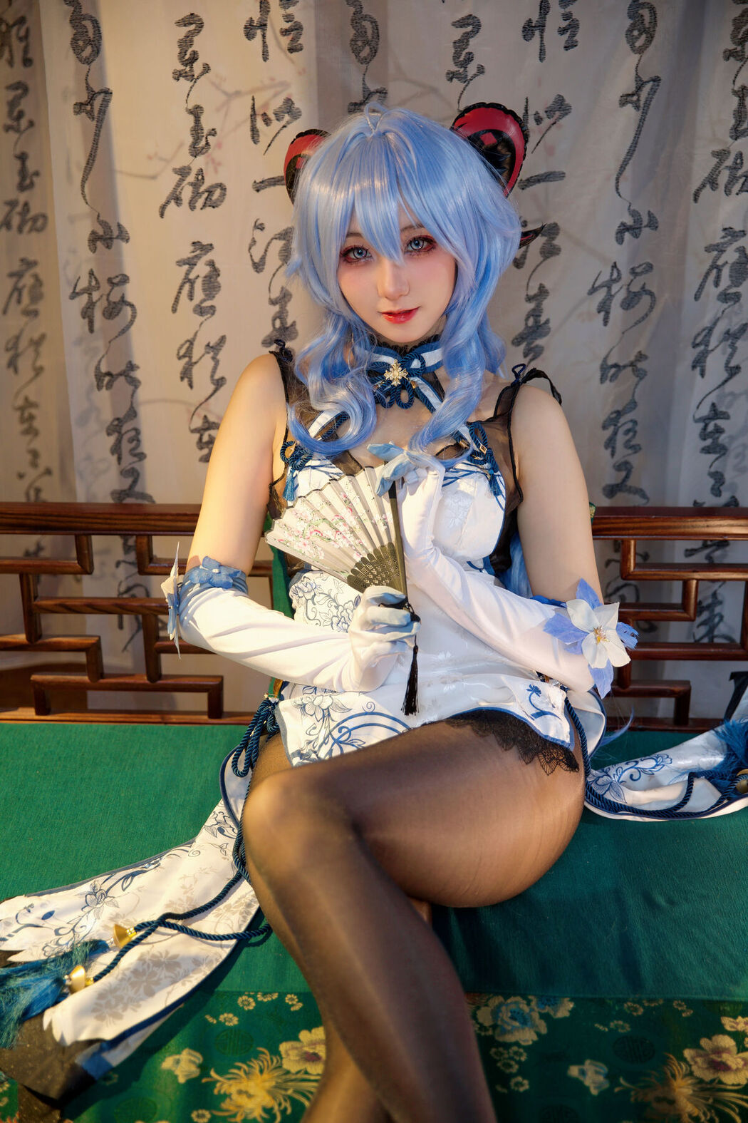 Coser@屑雪雪鸭 – 甘雨青花瓷旗袍
