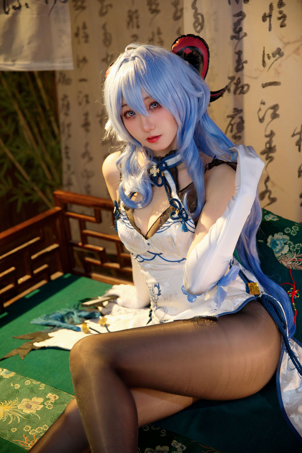 Coser@屑雪雪鸭 – 甘雨青花瓷旗袍