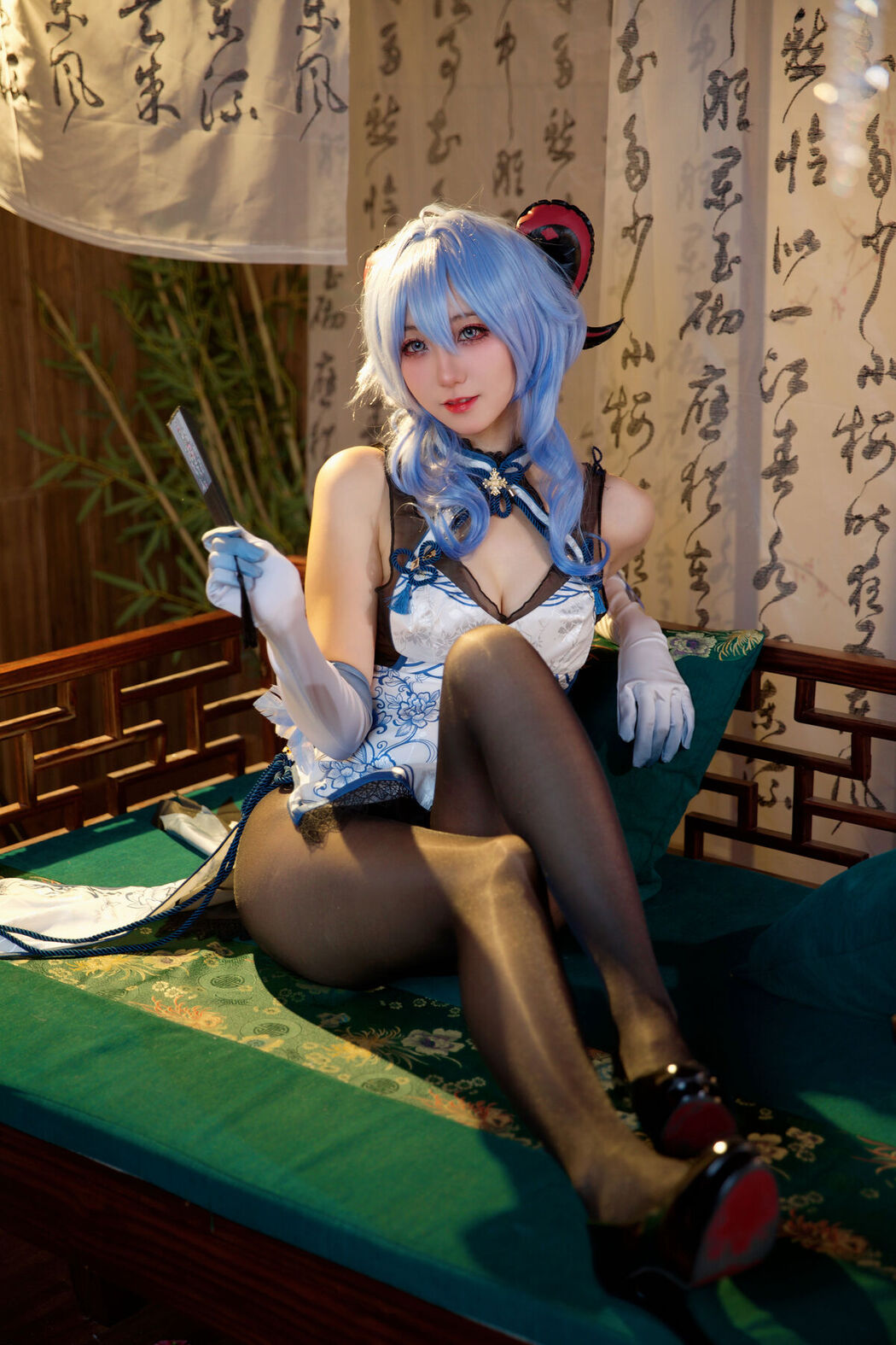 Coser@屑雪雪鸭 – 甘雨青花瓷旗袍