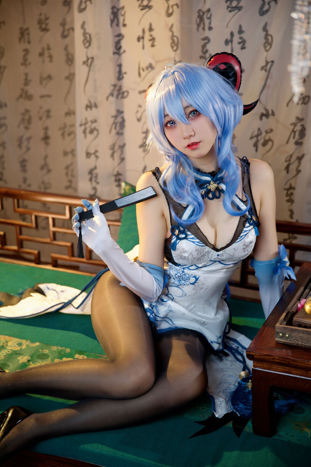 Coser@屑雪雪鸭 – 甘雨青花瓷旗袍