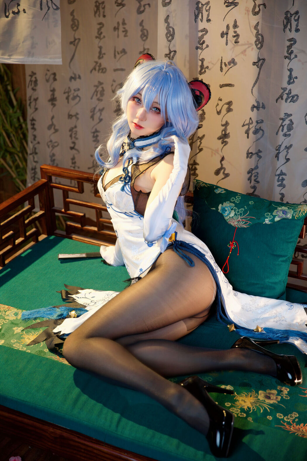 Coser@屑雪雪鸭 – 甘雨青花瓷旗袍