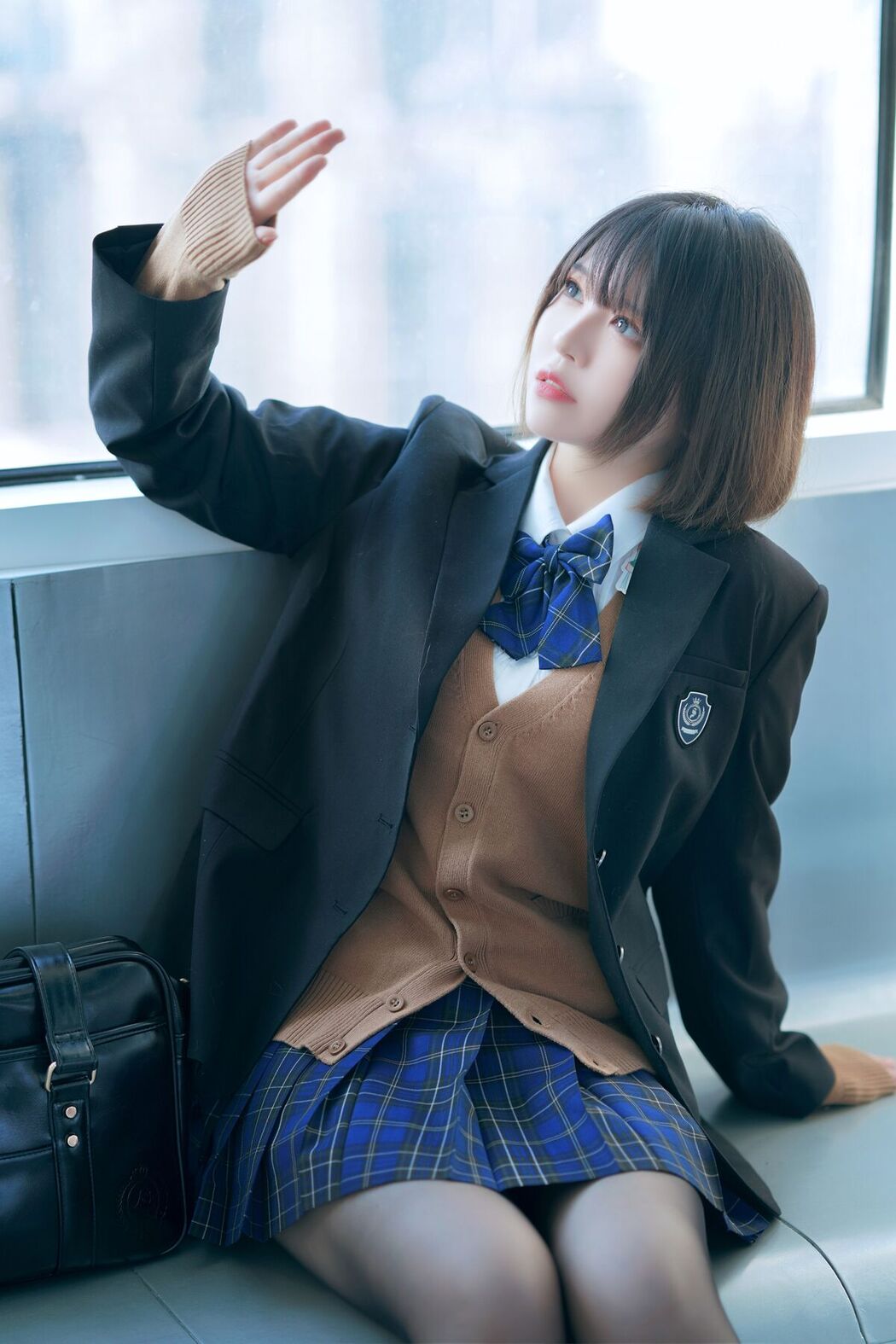 Coser@半半子 – 彼女の制服姿が好き 电车庭院
