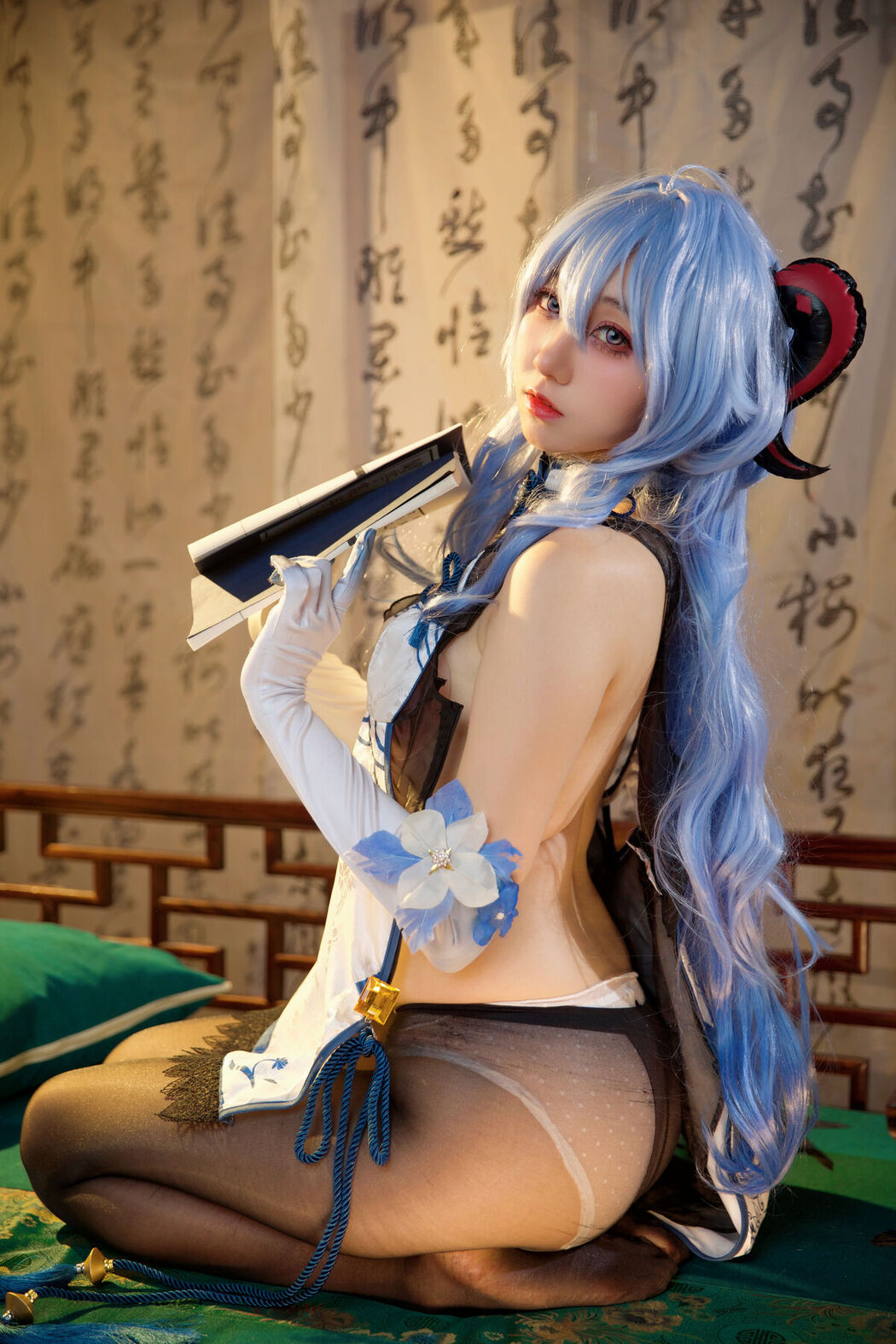 Coser@屑雪雪鸭 – 甘雨青花瓷旗袍