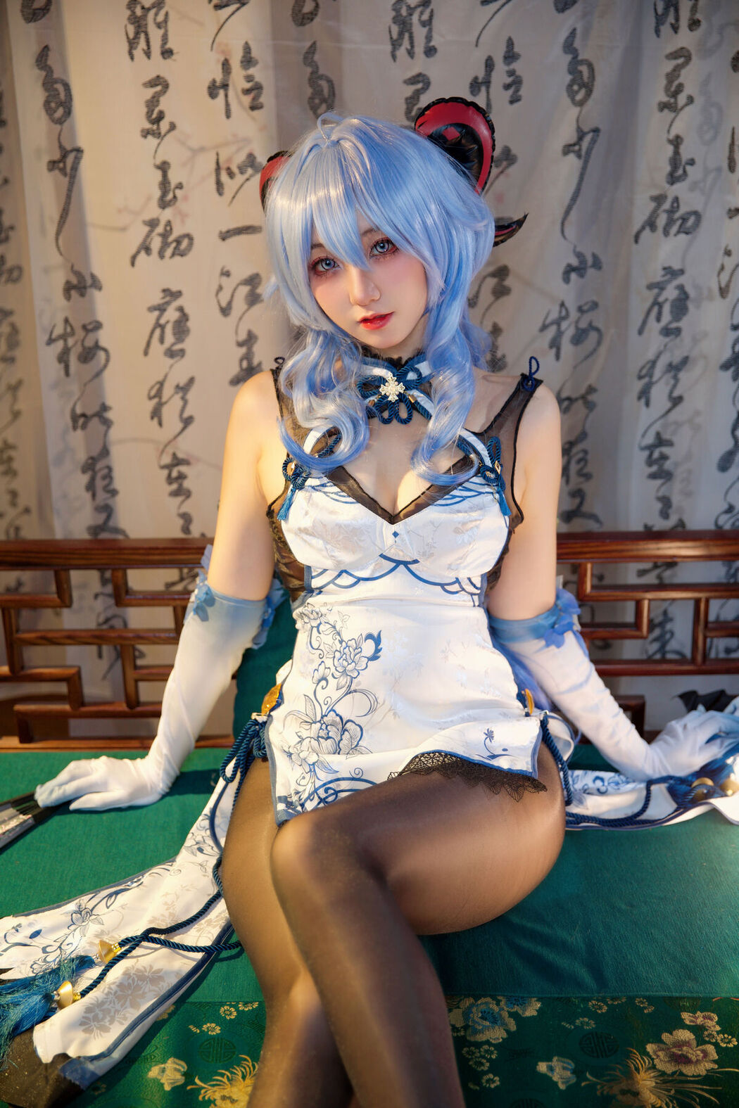 Coser@屑雪雪鸭 – 甘雨青花瓷旗袍