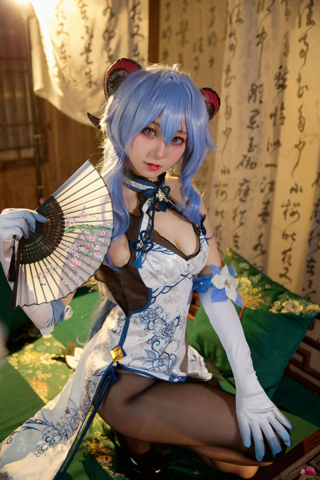 Coser@屑雪雪鸭 – 甘雨青花瓷旗袍