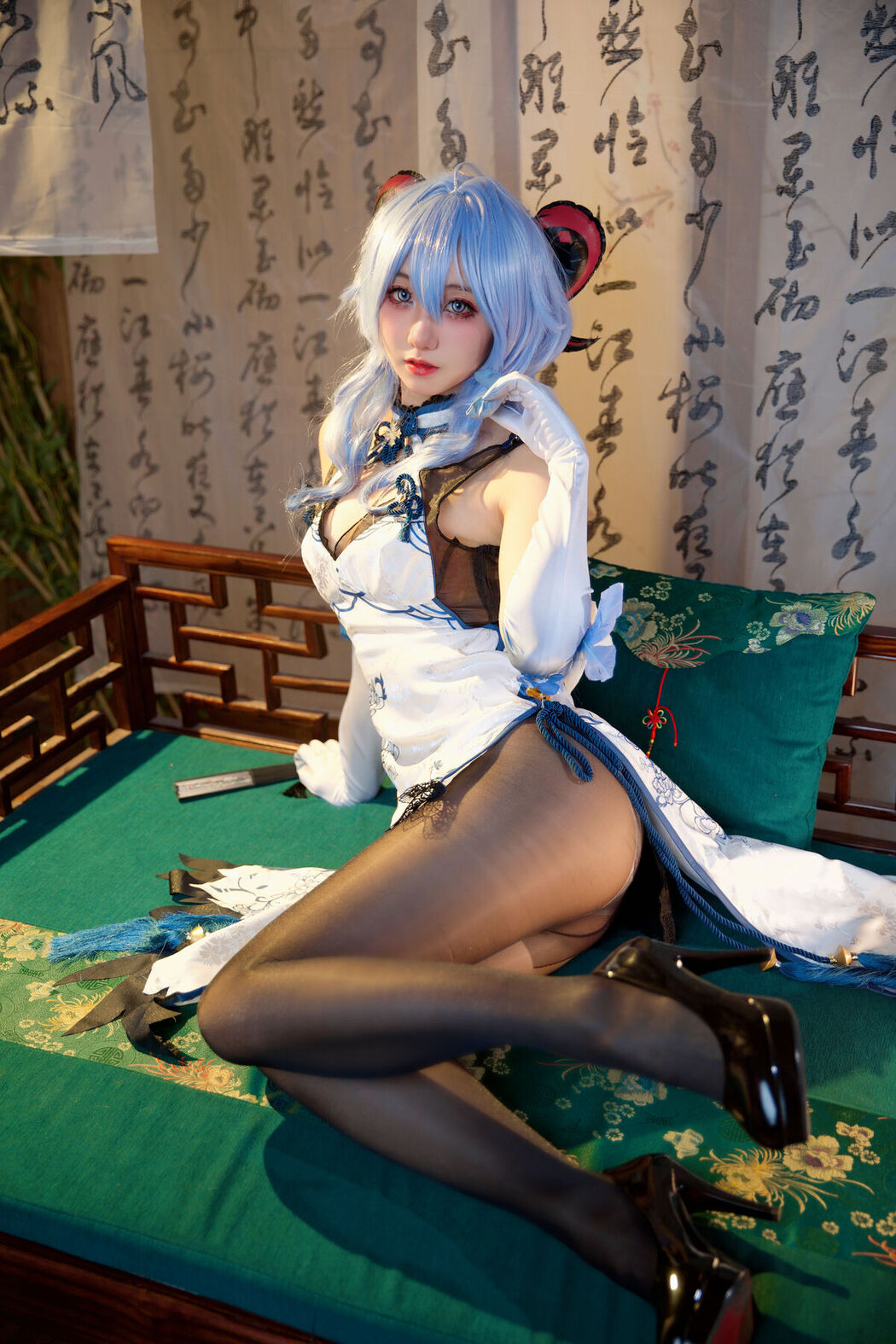 Coser@屑雪雪鸭 – 甘雨青花瓷旗袍