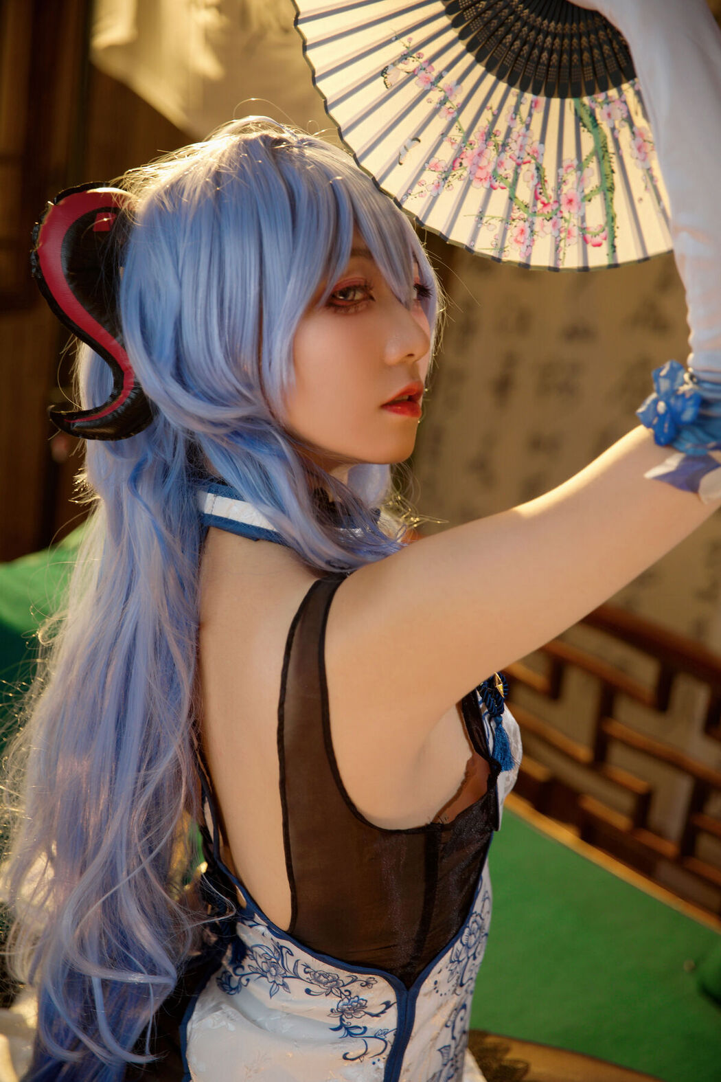 Coser@屑雪雪鸭 – 甘雨青花瓷旗袍