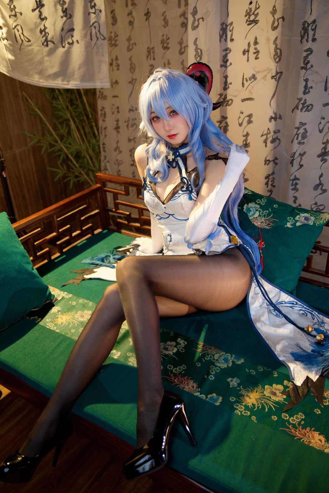 Coser@屑雪雪鸭 – 甘雨青花瓷旗袍