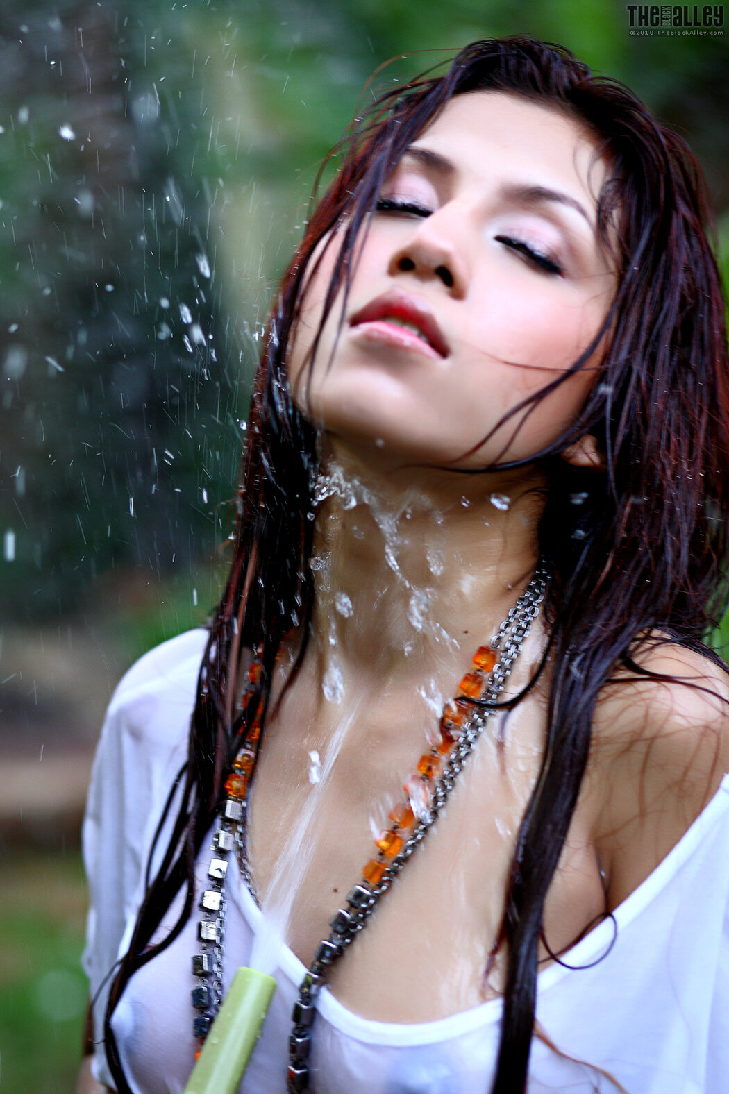 Lydia The Black Alley Photobook Set.04