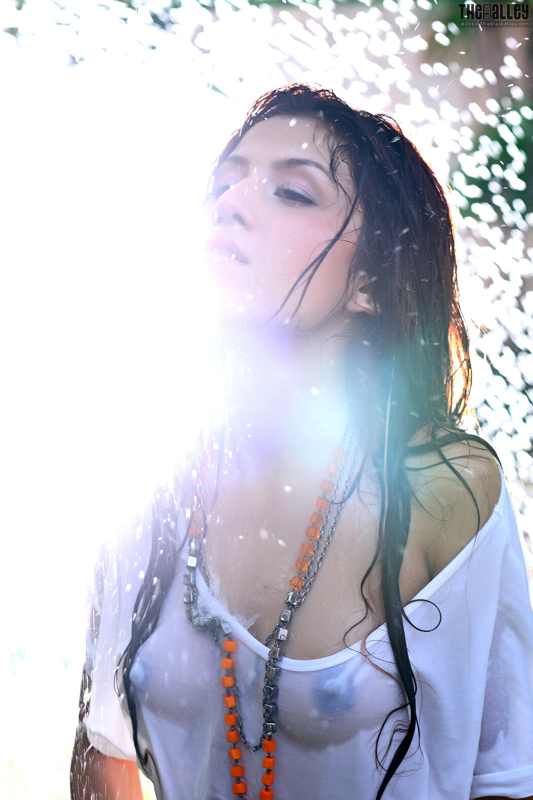 Lydia The Black Alley Photobook Set.04