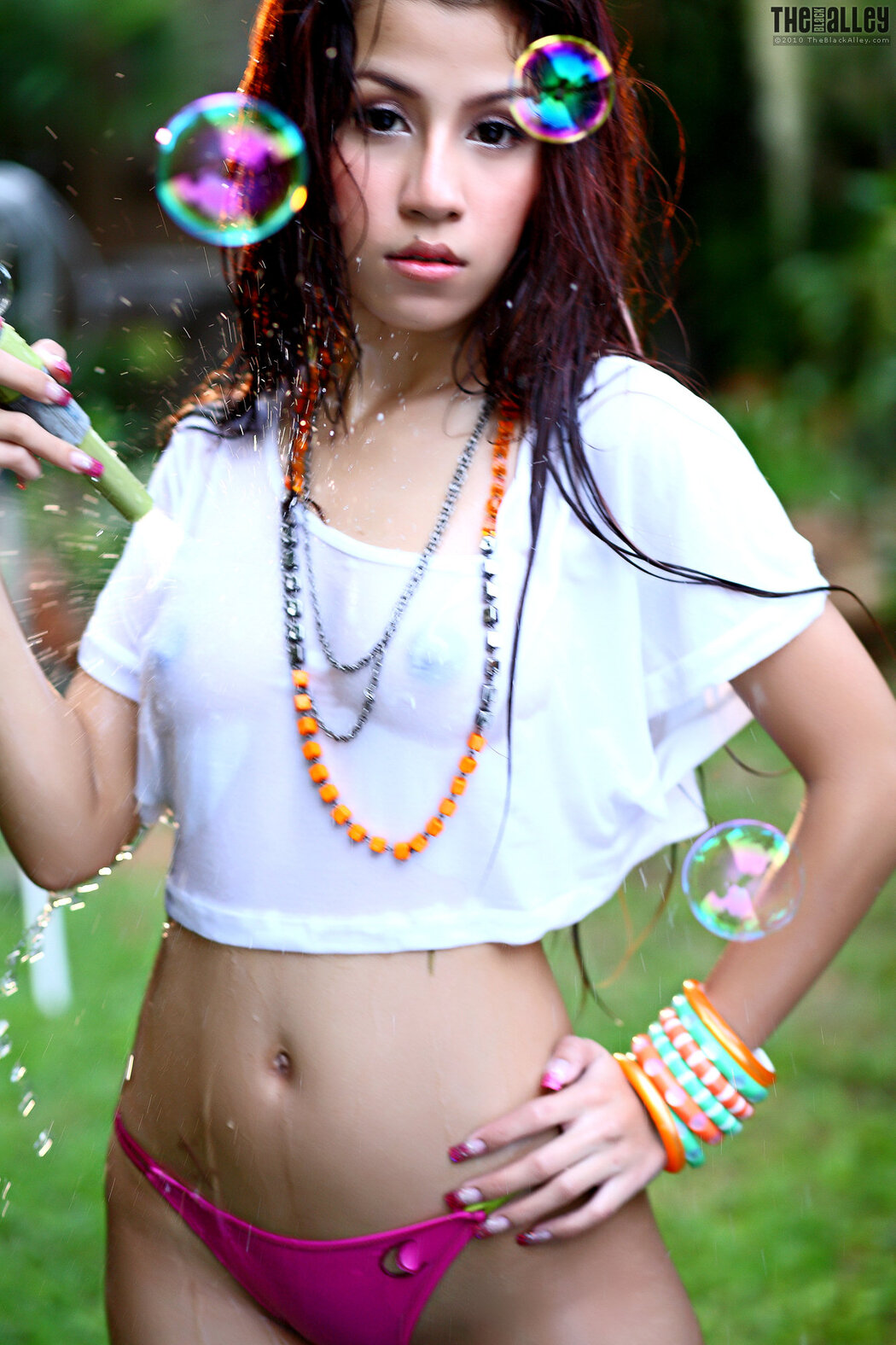 Lydia The Black Alley Photobook Set.04