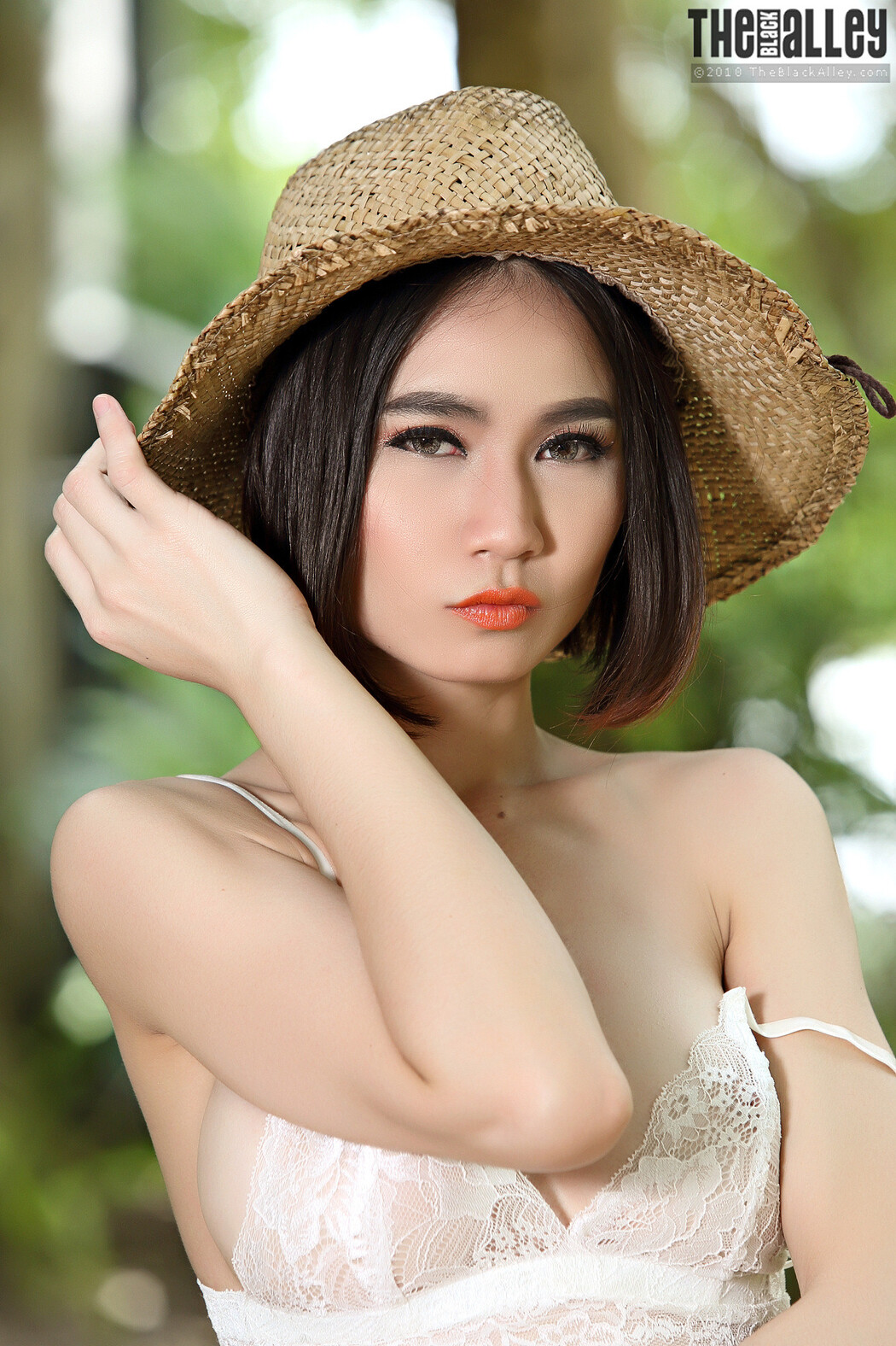 Ellie The Black Alley Photobook Set.26