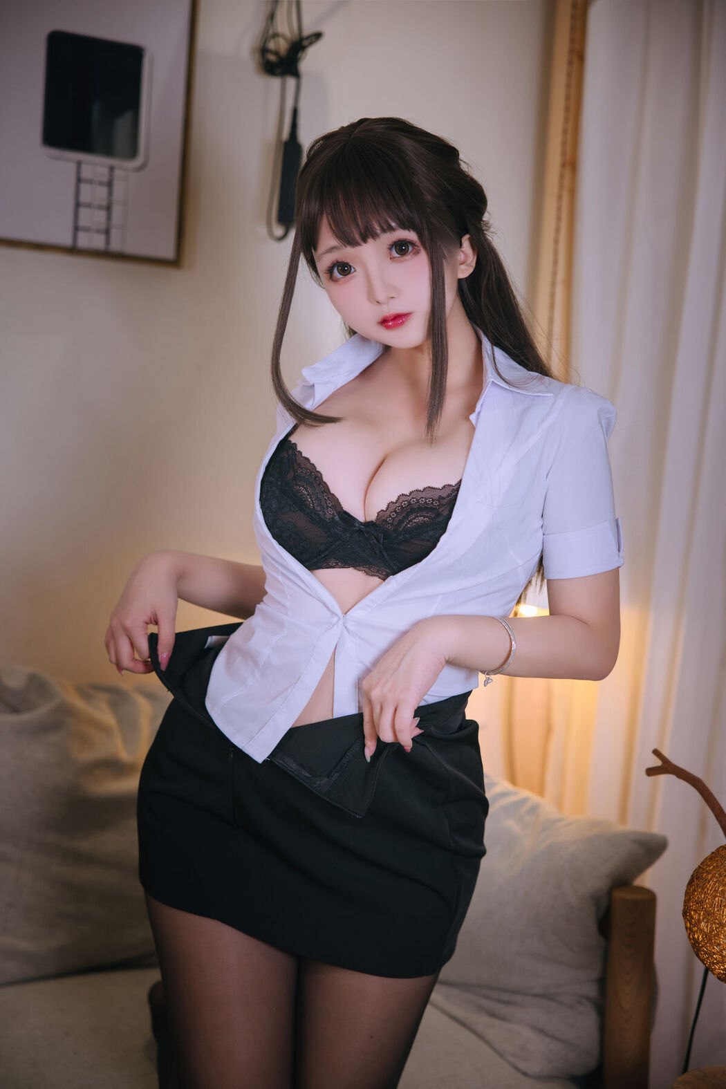 Coser@日奈娇 – 醉酒OL Part1