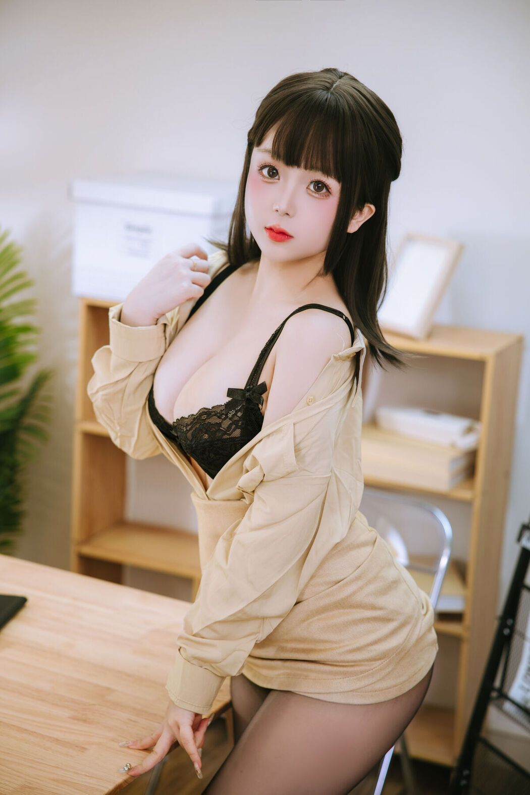 Coser@日奈娇 – 秘书 Part1