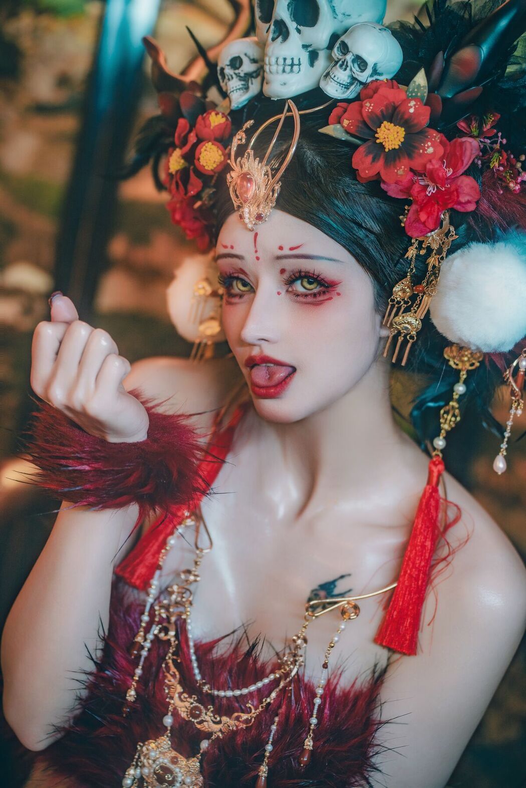 Coser@鹿八岁 – 闯进我家的凶凶年兽 Part1