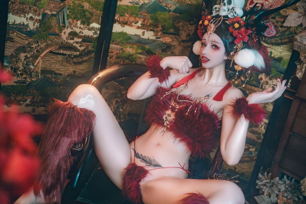 Coser@鹿八岁 – 闯进我家的凶凶年兽 Part1