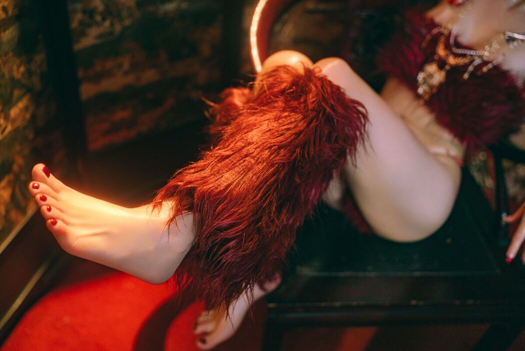Coser@鹿八岁 &#8211; 闯进我家的凶凶年兽 Part1