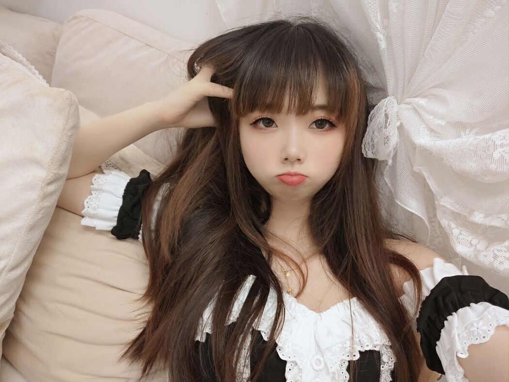 Coser@雪琪SAMA – 对镜女仆