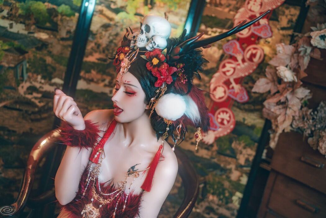 Coser@鹿八岁 – 闯进我家的凶凶年兽 Part1