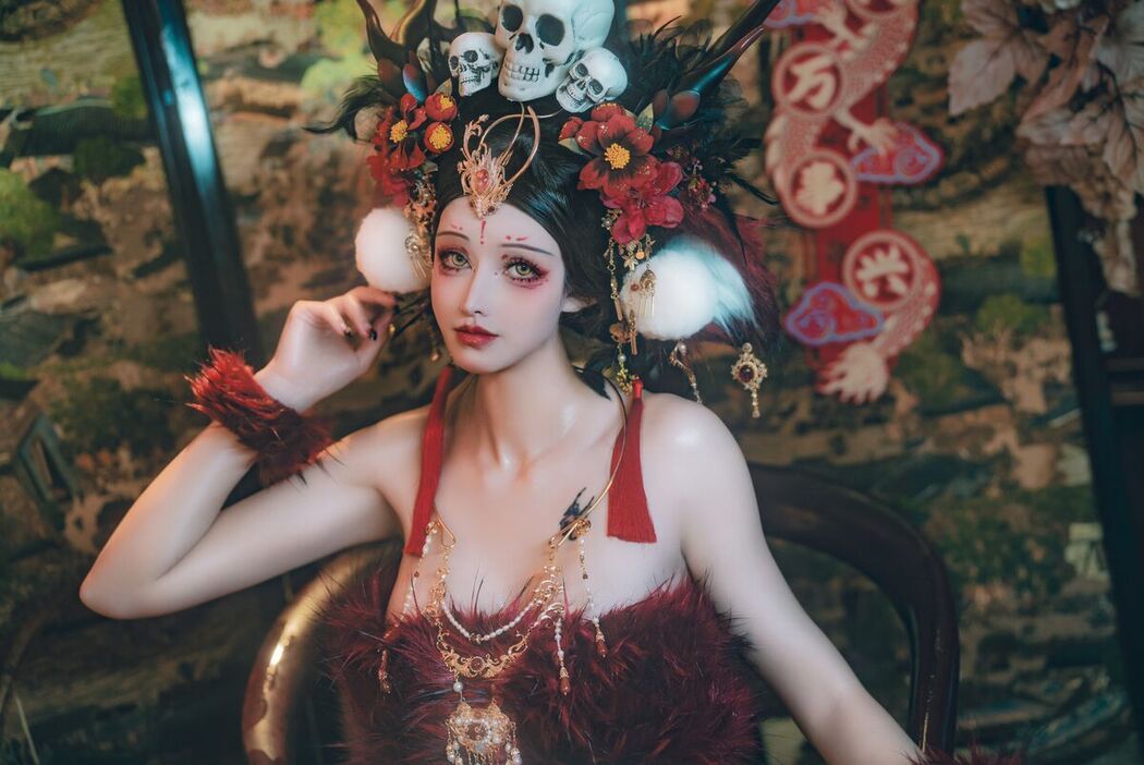 Coser@鹿八岁 – 闯进我家的凶凶年兽 Part1