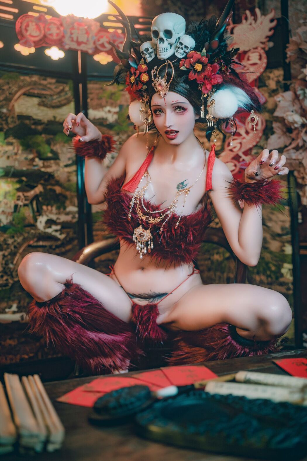 Coser@鹿八岁 – 闯进我家的凶凶年兽 Part1