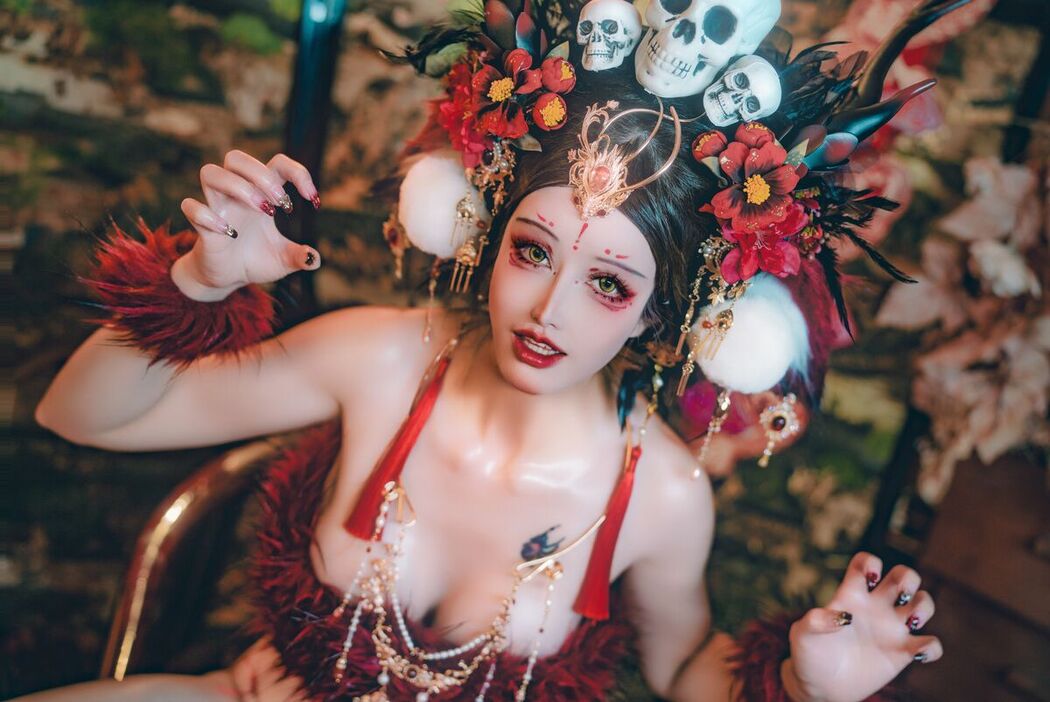 Coser@鹿八岁 – 闯进我家的凶凶年兽 Part1