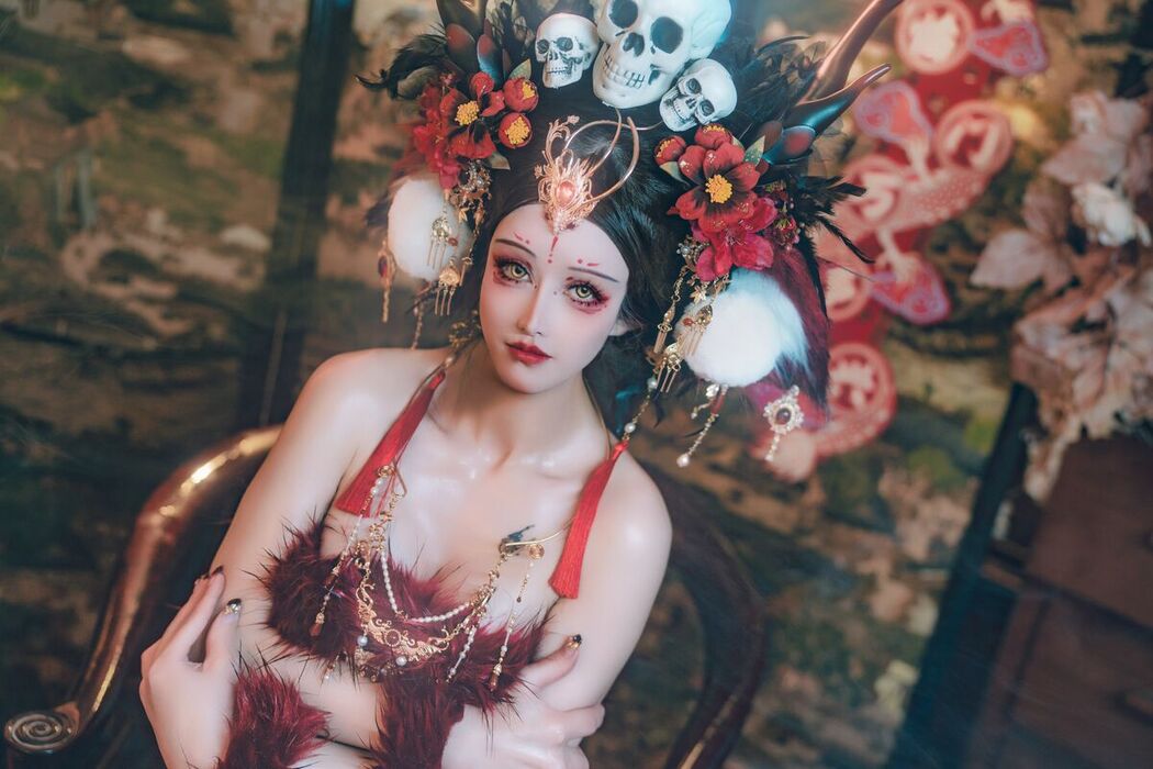 Coser@鹿八岁 – 闯进我家的凶凶年兽 Part1