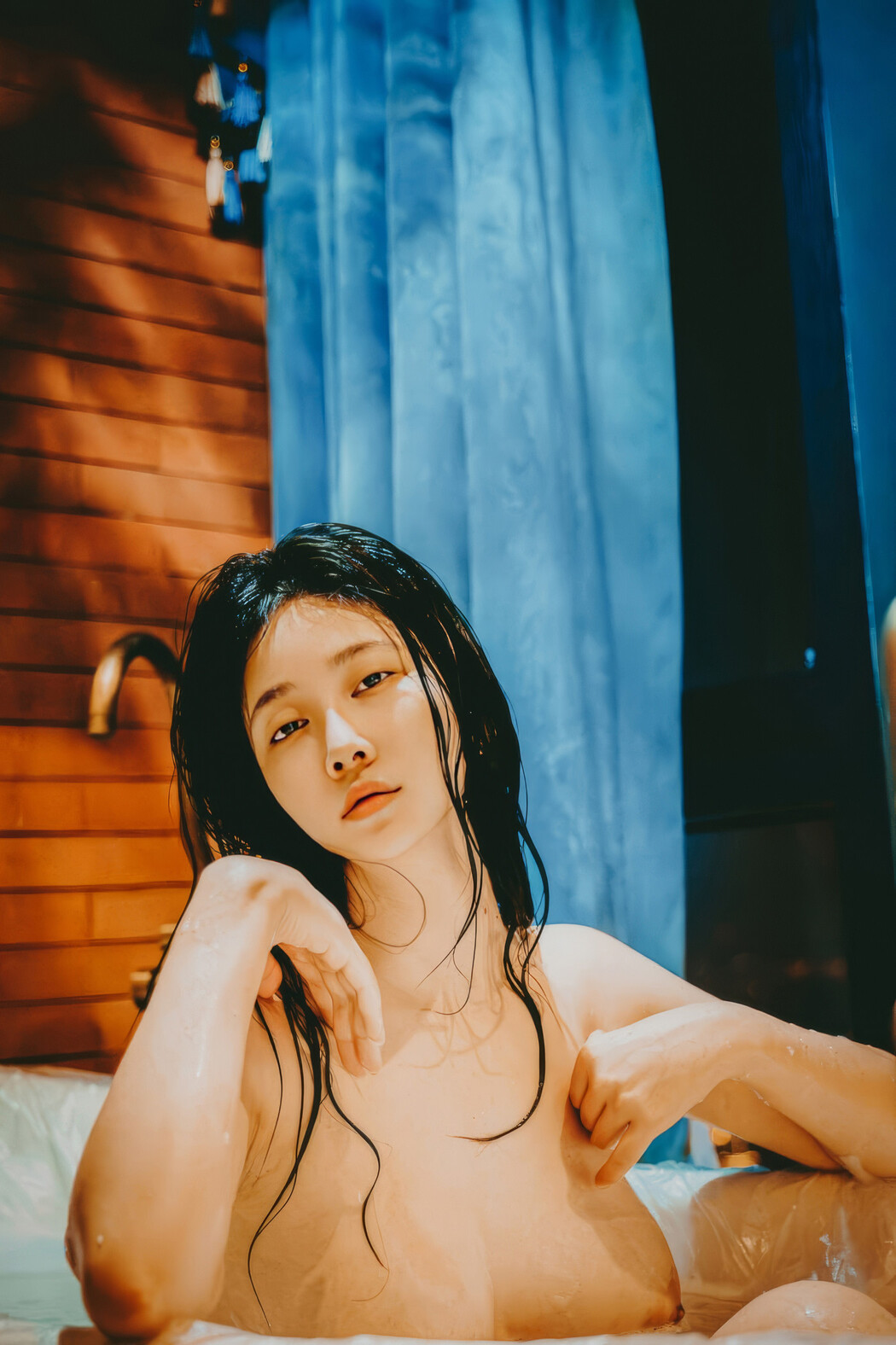 年年Nnian, 写真集 沐浴 Take a Bath