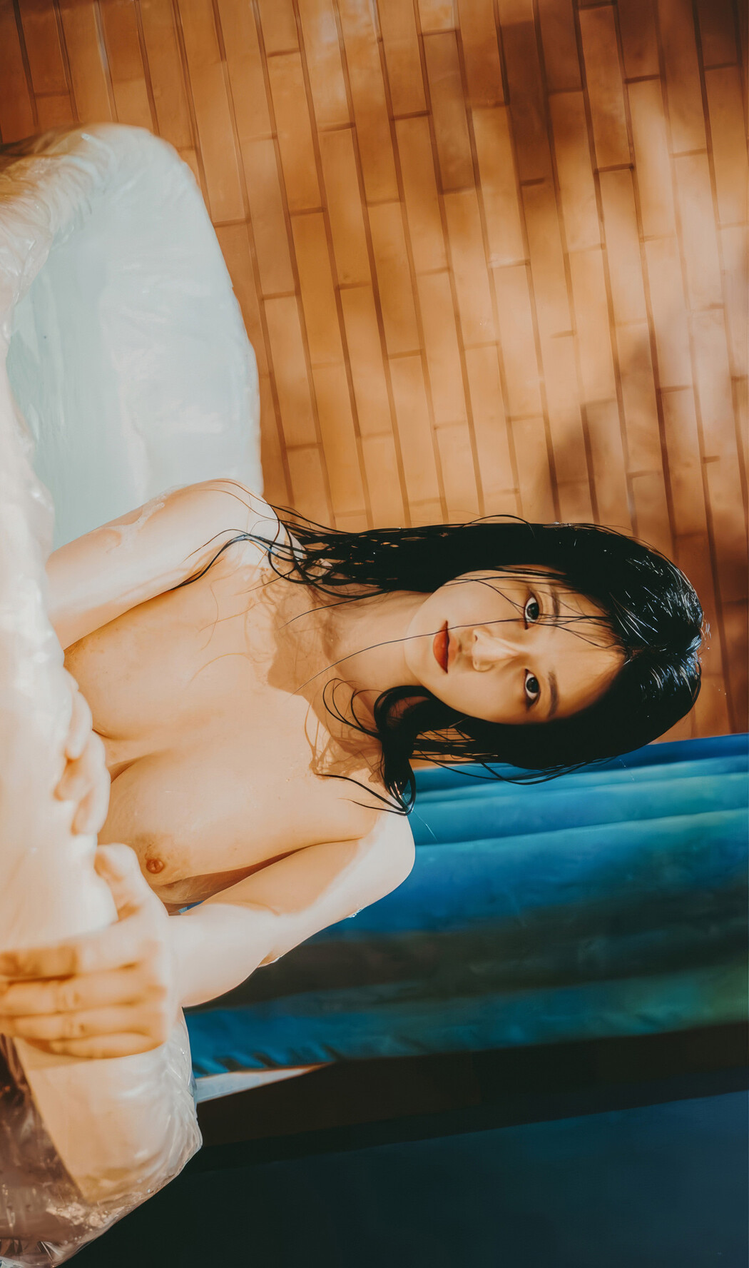 年年Nnian, 写真集 沐浴 Take a Bath